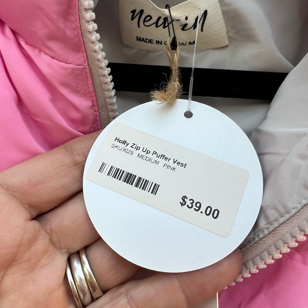 New In pink Puffer vest. NWT - Picture 9 of 11